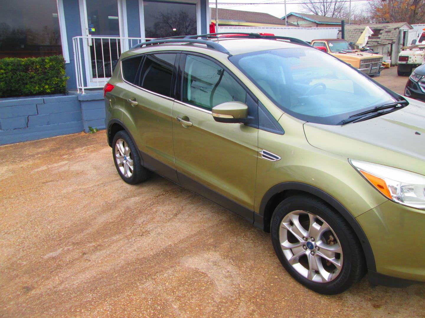 2013 GREEN Ford Escape SEL FWD (1FMCU0HX0DU) with an 1.6L L4 DOHC 16V engine, 6-Speed Automatic transmission, located at 1815 NE 28th St., Fort Worth, TX, 76106, (817) 625-6251, 32.795582, -97.333069 - Photo#2